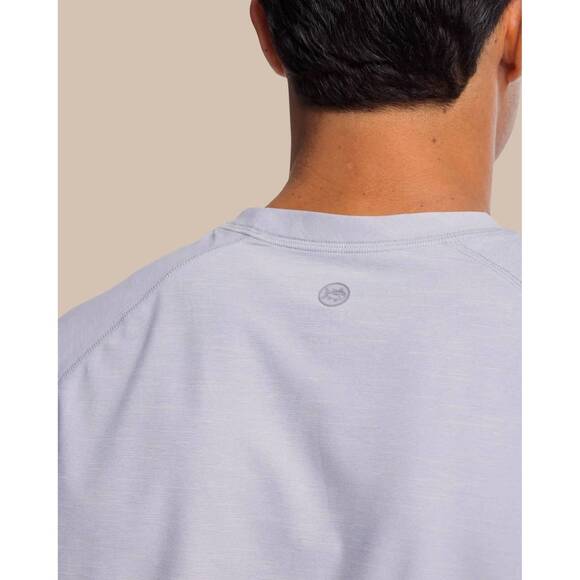 NEW SOUTHERN TIDE brrr-illiant performance long sleeve t-shirt in platinum grey - Picture 3 of 5